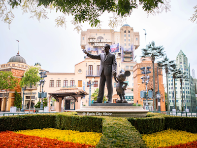 メガサマ価格🌺ディズニーランド・パリのパークチケットと往復送迎つき。あこがれのパリを満喫する旅